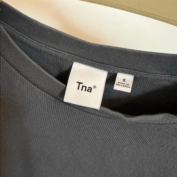 ARITZIA TNA Women's Charcoal Gray T-Shirt Top - Picture 5 of 11